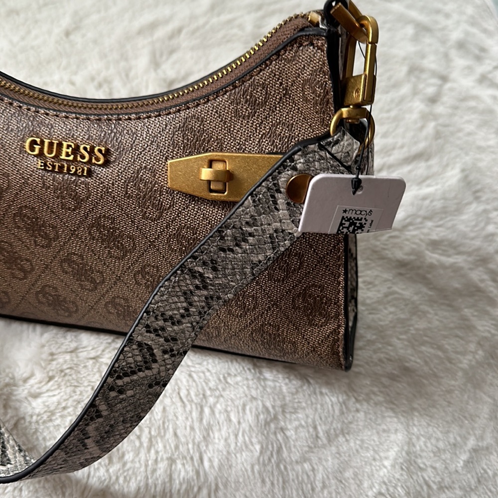 GUESS - Picture 3 of 4